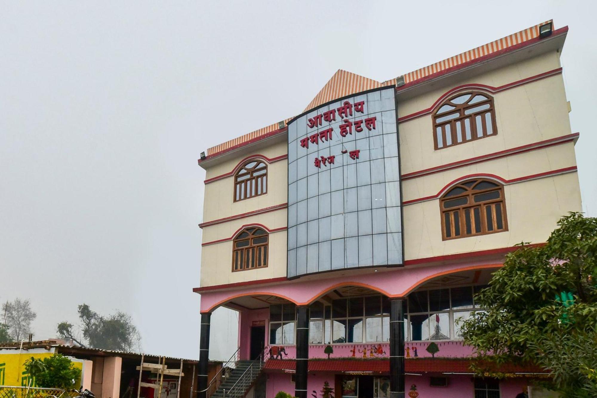Oyo Flagship Mamta Hotel Hajipur Экстерьер фото